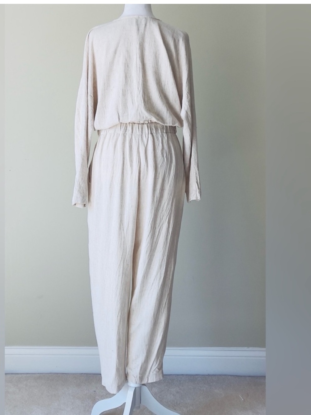 ASOS DESIGN Cream Long-Sleeve Button Front Elastic Waist Jumpsuit EUC Size 6 - Picture 3 of 6
